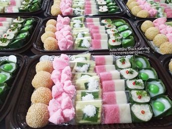 Kue Tradisional Jajan Pasar Tampahan Nampan Mika