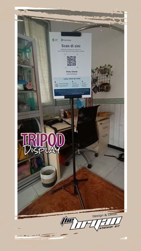 Tripod Display