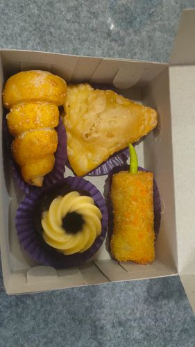 KUE MINI BOX ISI 4