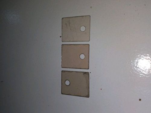 Isolator Transistor Persegi Besar