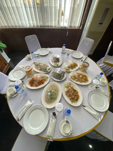 VIP LUNCH