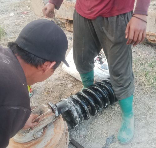 Bongkar pasang spring track kanan