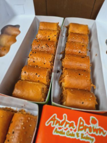 Paket Snack box by Andra Brown - Paket Roti Abon Isi 6