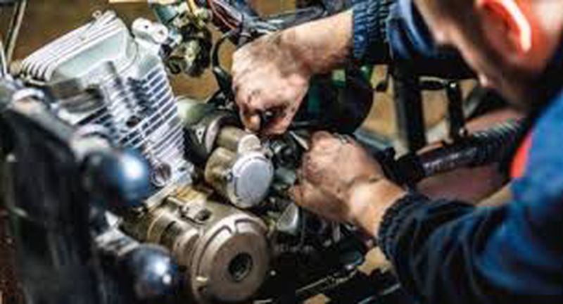 Service kendaraan motor roda dua - Rantaiger