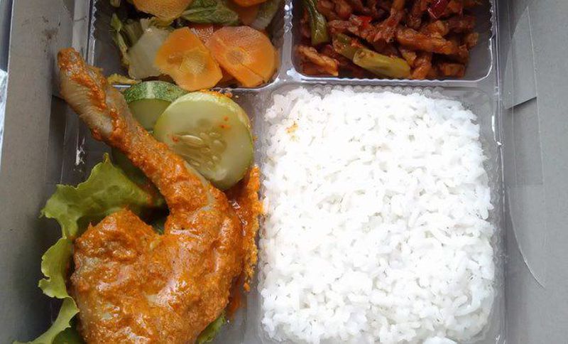 Nasi kotak menu ayam - Ayam Goreng