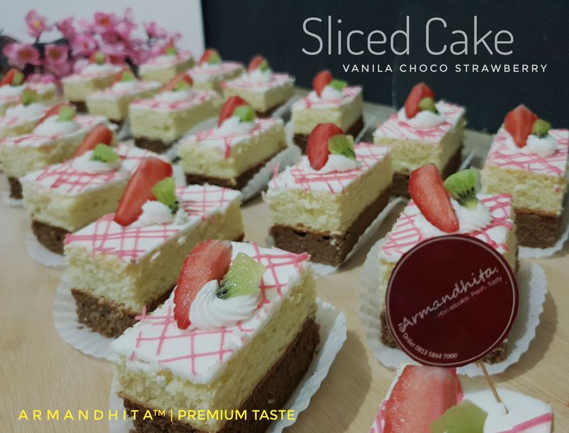 Sliced cake vanila choco strawberry