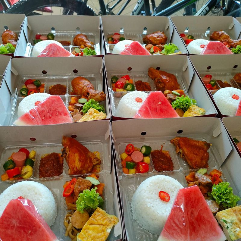 Tello Cempa sajian lengkap dengan nasi putih