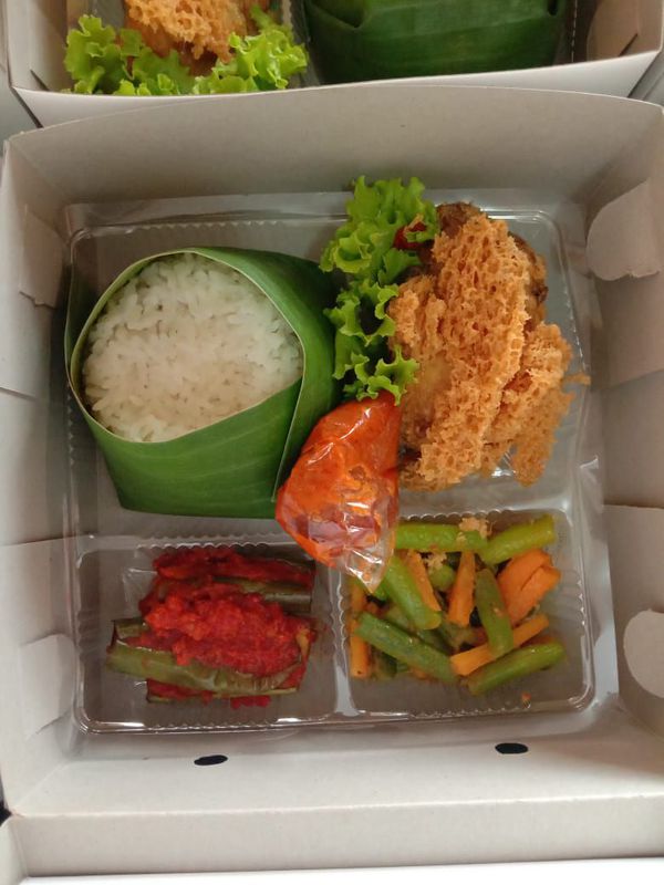 Nasi Kotak B (21rb) By Enggal Madiun