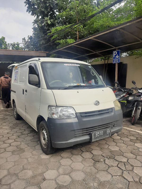 Angkutan barang dan sewa mobil