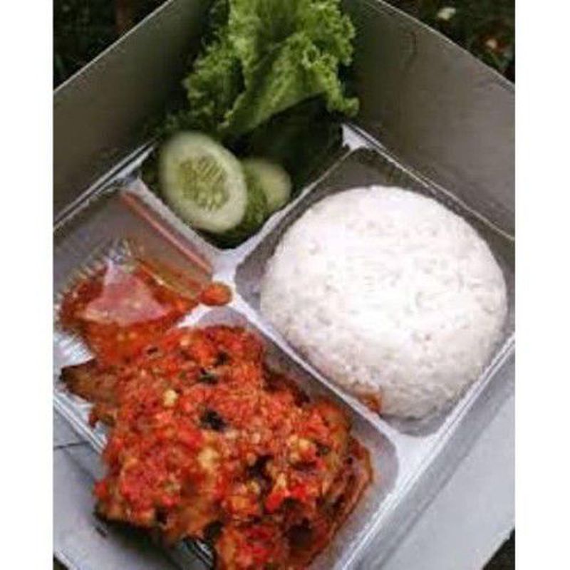 NASI KOTAK AYAM RICA RICA
