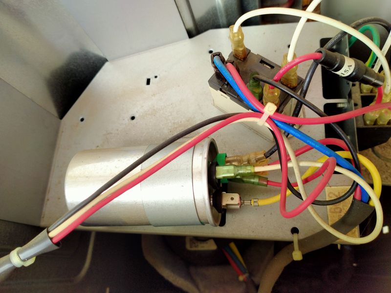 Penggantian Kapasitor AC outdoor 2 PK