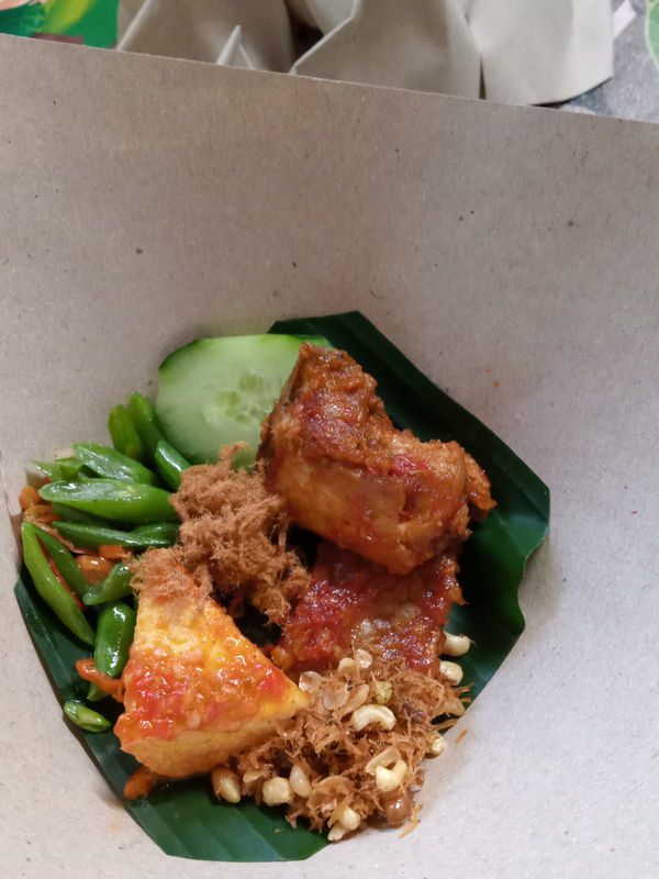 Nasi campur bungkus 15.000