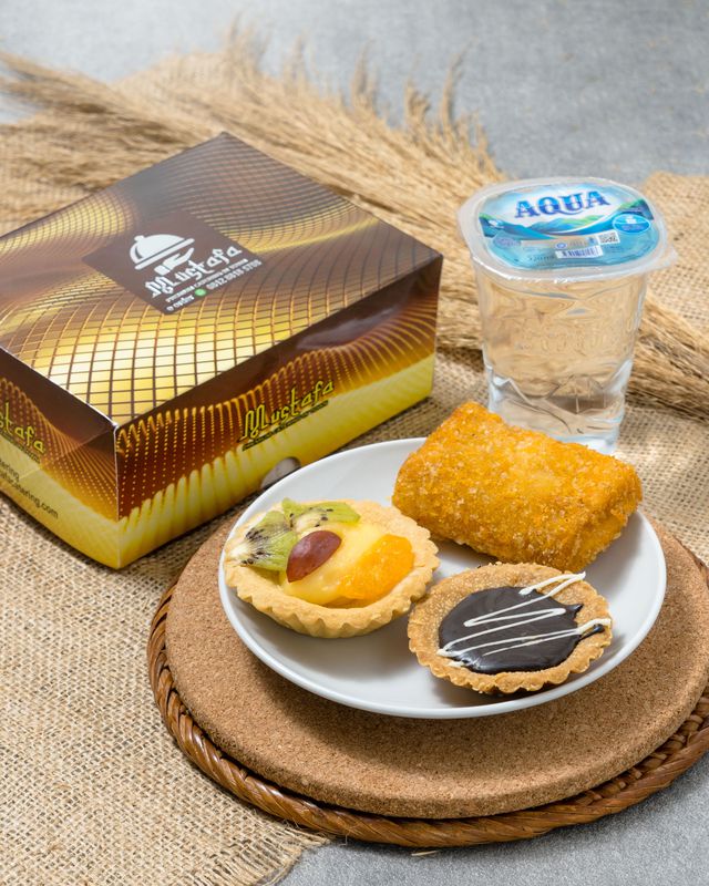 Snack Box B Mustafa (Pie/Soes Buah, American Choco Pie, Risol Rogut ...
