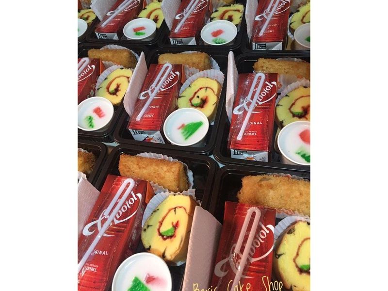 Snack Box - 3 Kue + Teh Kotak/Air mineral Botol + Tisu