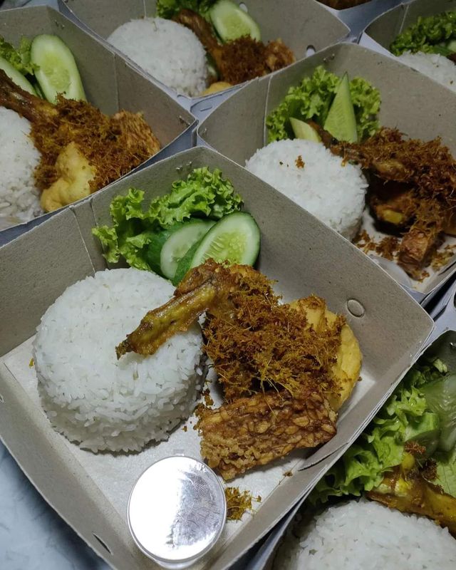 Makan minum ransum - Nasi