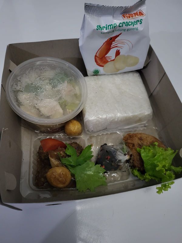 Nasi Kotak Sop Semur Telor Perkedel