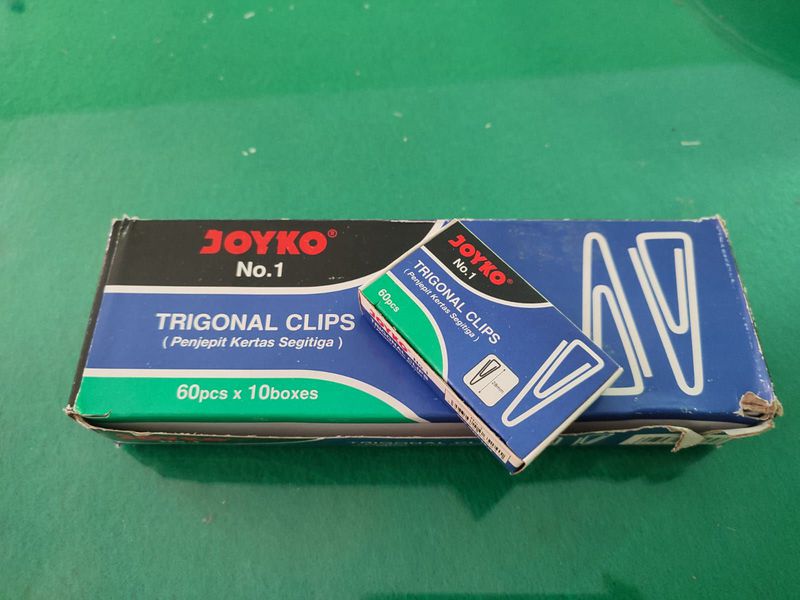 Paper Clip / Trigonal Clip Klip Penjepit Kertas Joyko No. 1 ( 28 mm )