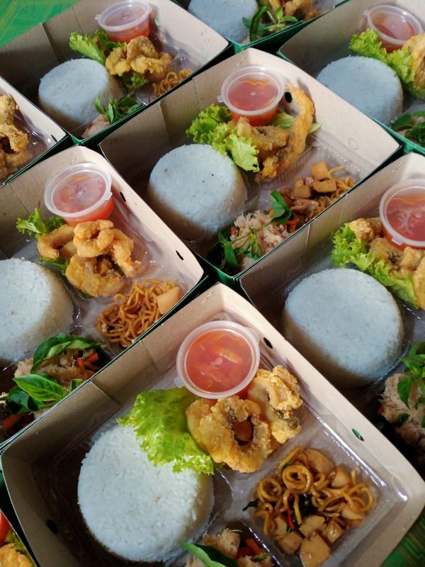 Nasi Kotak Istimewa Dua Putri