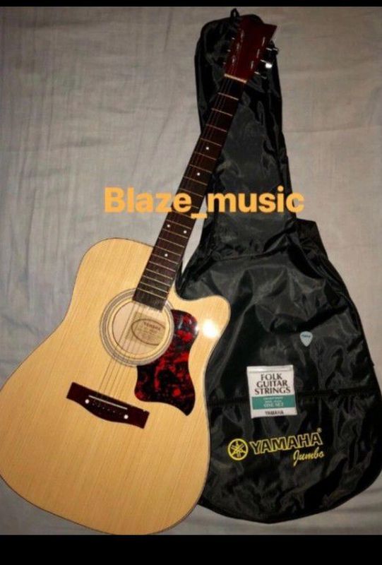 Gitar akustik