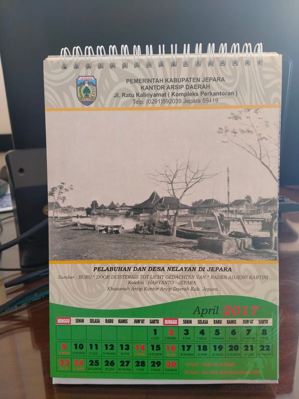 Kalender Duduk / Meja