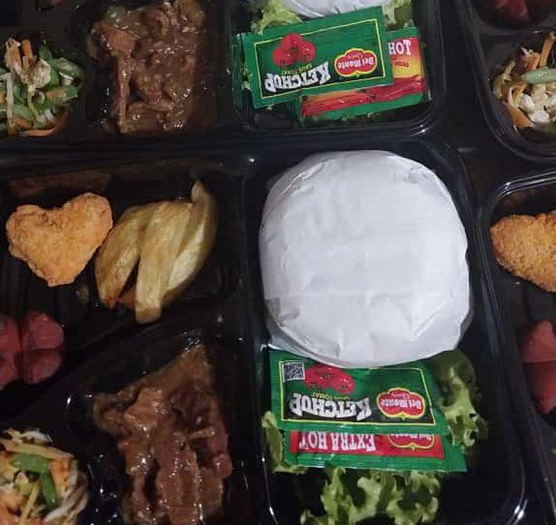 Sliced Beef Teriyaki simple dalam mangkuk dengan nasi putih