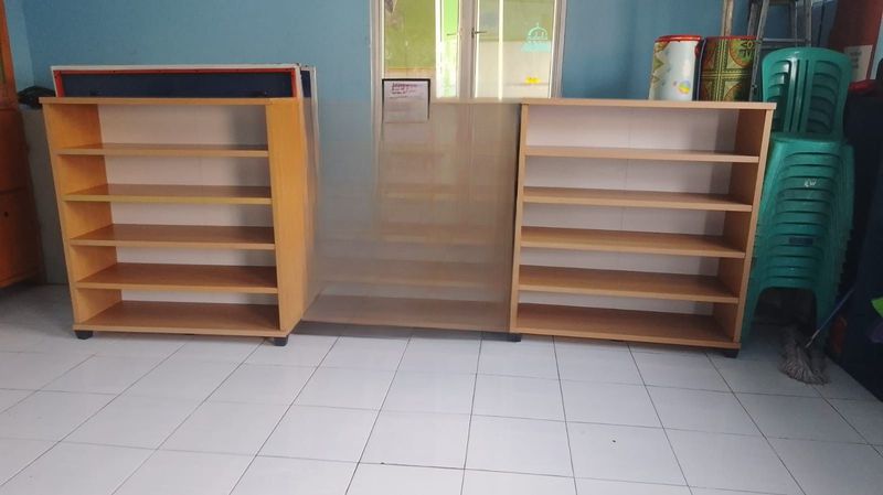 Rak Mainan Anak