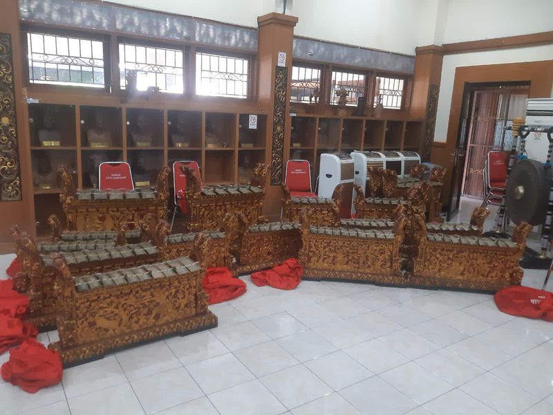 Service Gamelan Gong Kebyar Merah