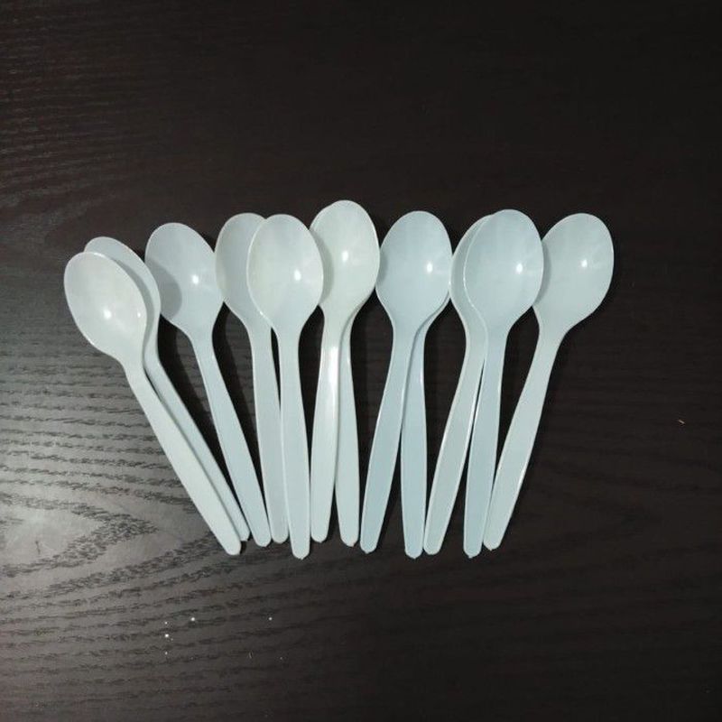 Sendok plastik