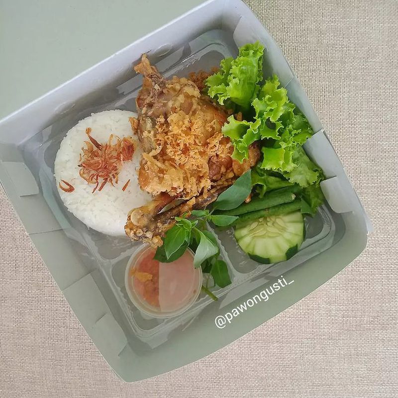 NASI KOTAK AYAM GORENG