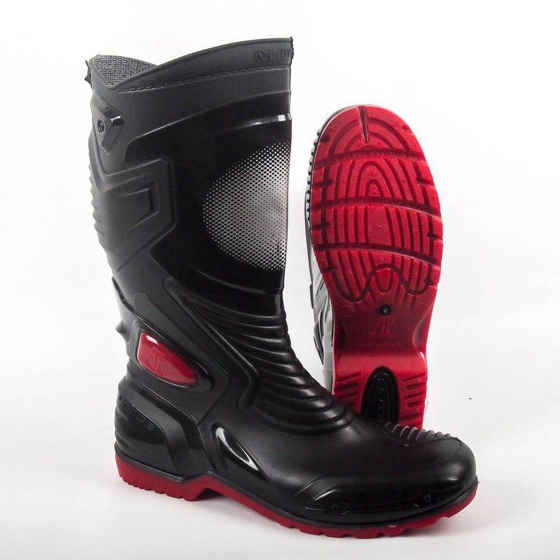 Sepatu boots