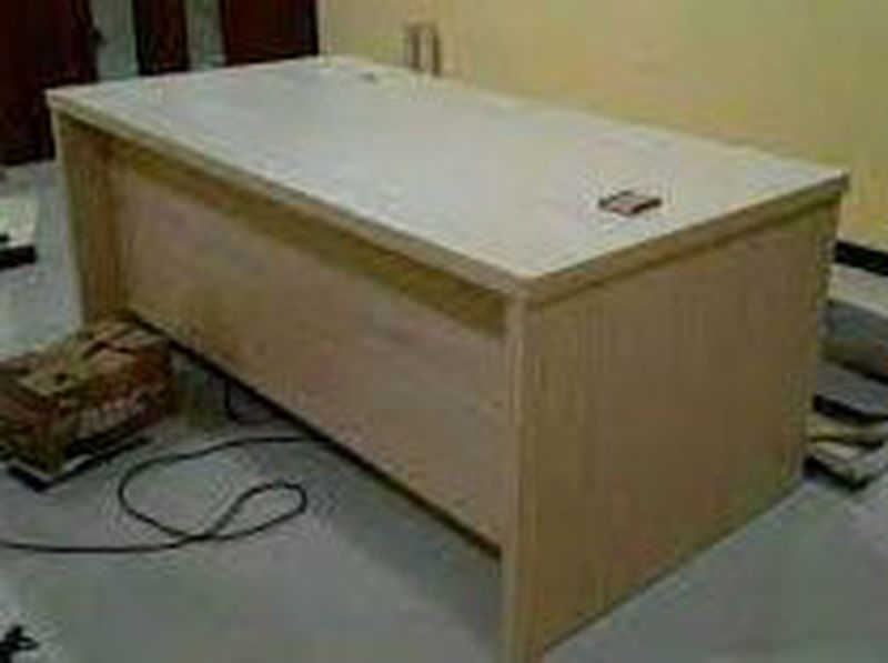 Meja Rapat HPL