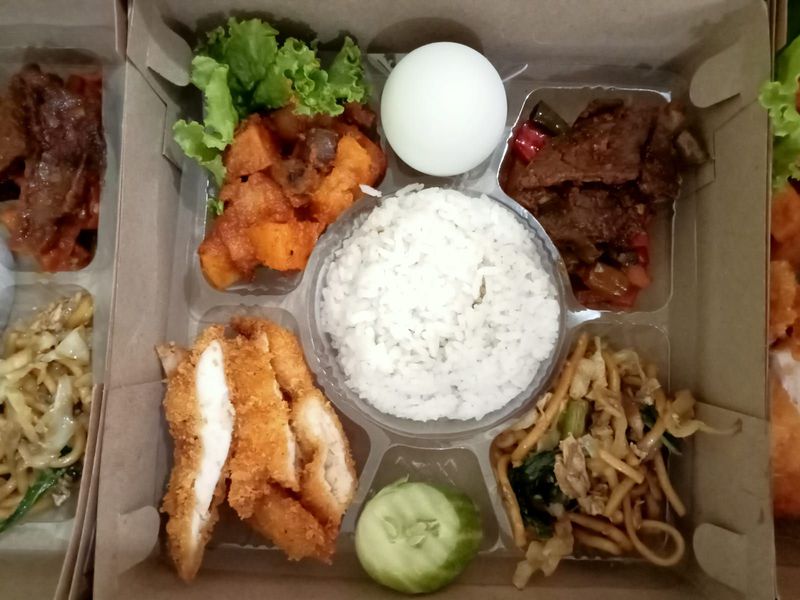 NASI KOTAK OLAHAN AYAM