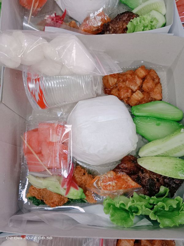 NASI BOX 33.000 - Nasi Putih, Ayam Bakar Pejantan, Cah Buncis Bakso ...