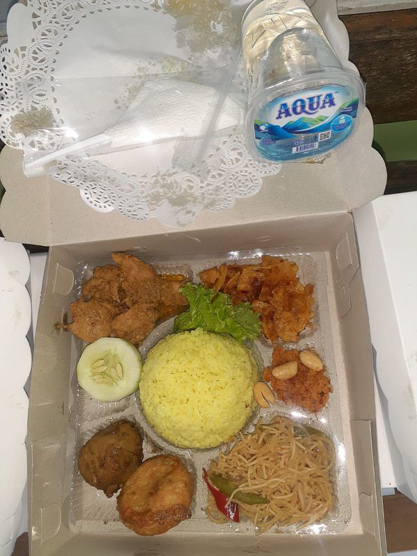 Nasi Kuning Paket Komplit