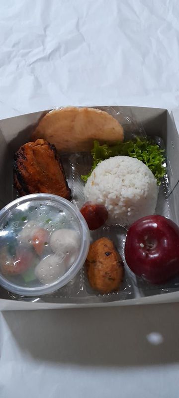 nasi box nasi ayam bakar sup bakso