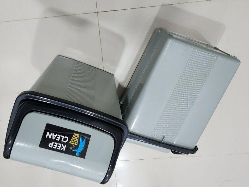 Bak sampah 10 L... M