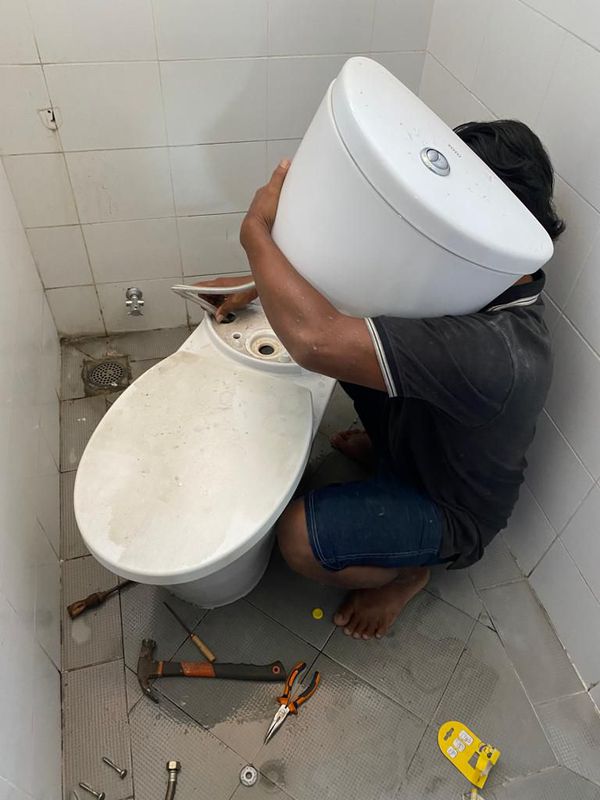 Pekerjaan Perbaikan WC, Sumur, Dan Ledeng