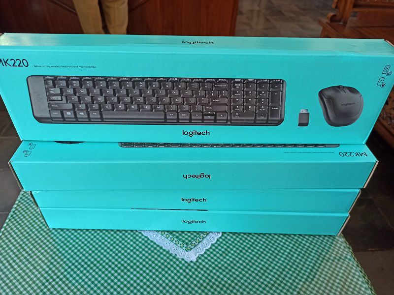 Keyboard Mouse Logitech MK220 WIRELESS COMBO