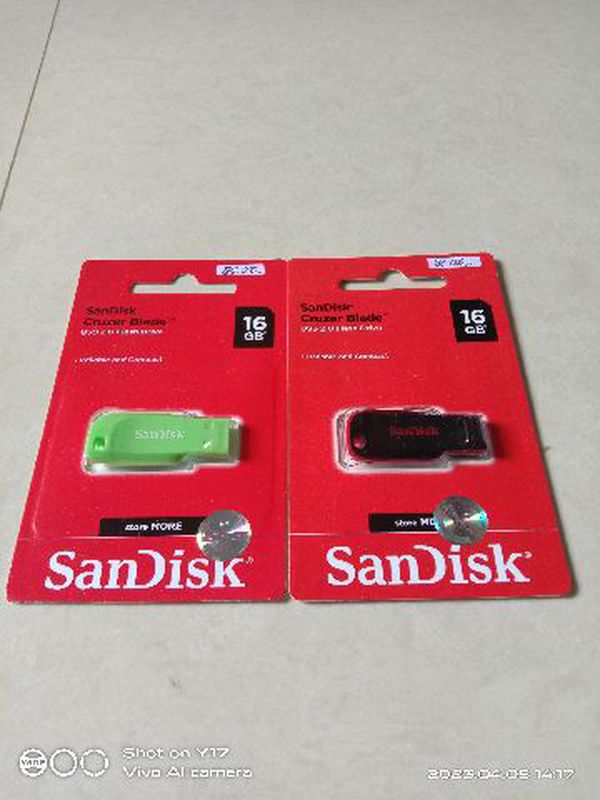 USB 2.0 flash Drive - Hitam