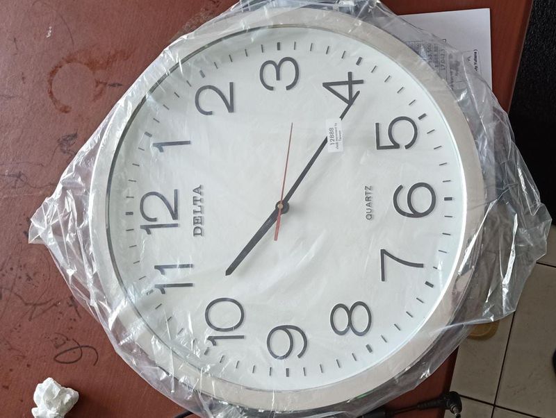 Jam Dinding besar