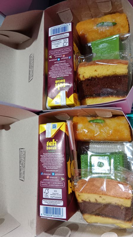 Snack Box Dengan Isian Teh Kotak Besar Macam Kue