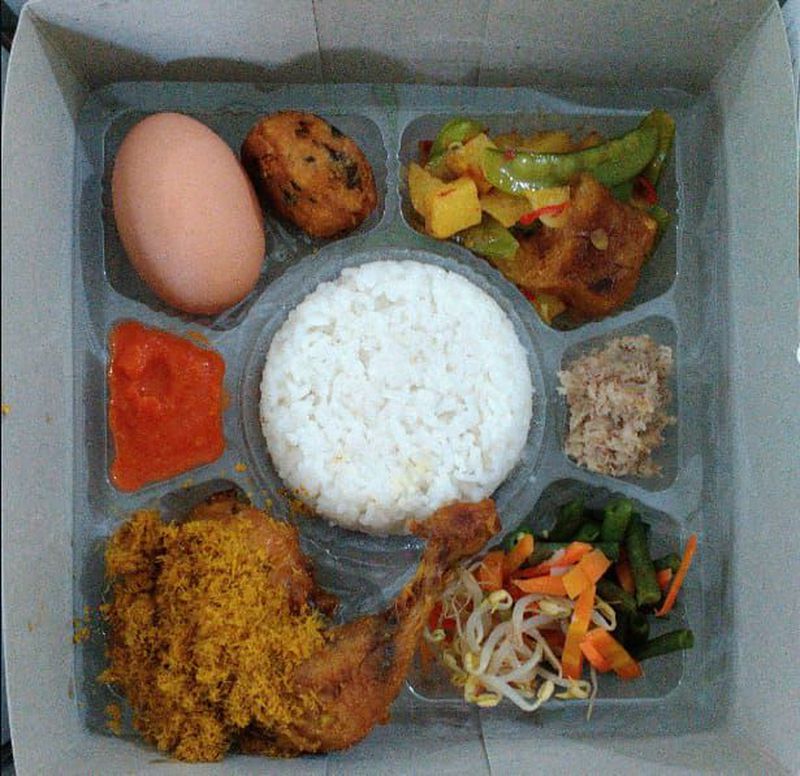 nasi kotak ayam dan telur