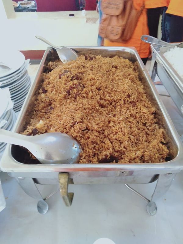 Prasmanan Nasi goreng + ayam goreng +telur + perkedel + Air gelas