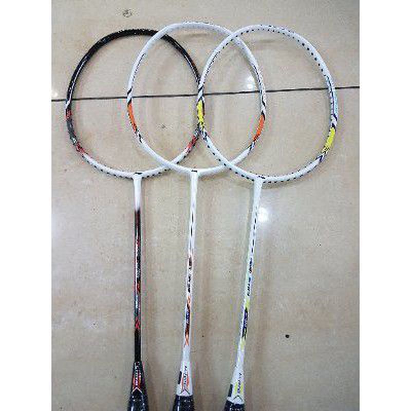 Raket badminton