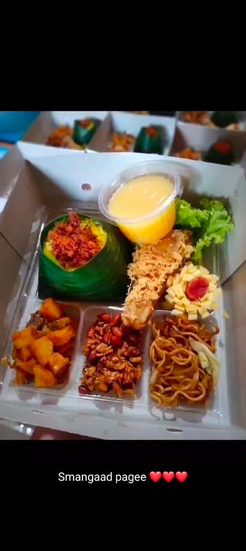 Paket Nasi Kuning Snack Dan Minum