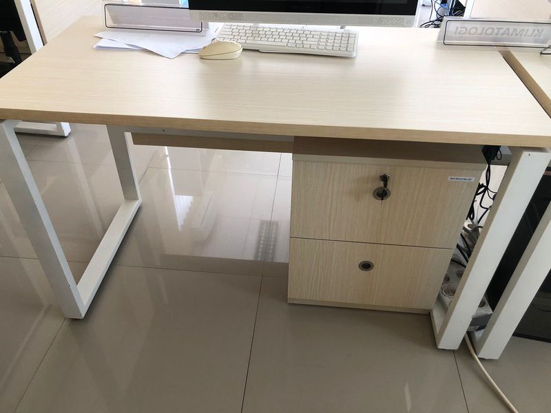 Meja Kerja Kantor