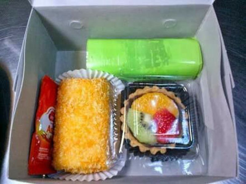 kue kotak