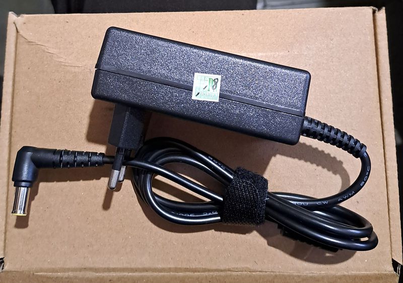 adaptor monitor asli