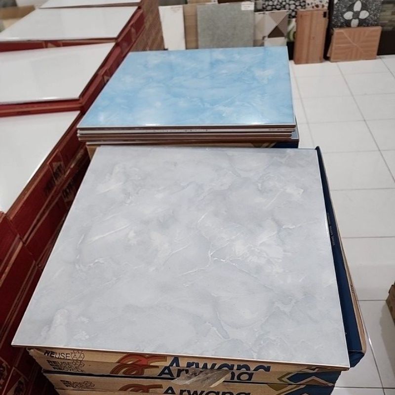 Keramik ukuran 40x40cm