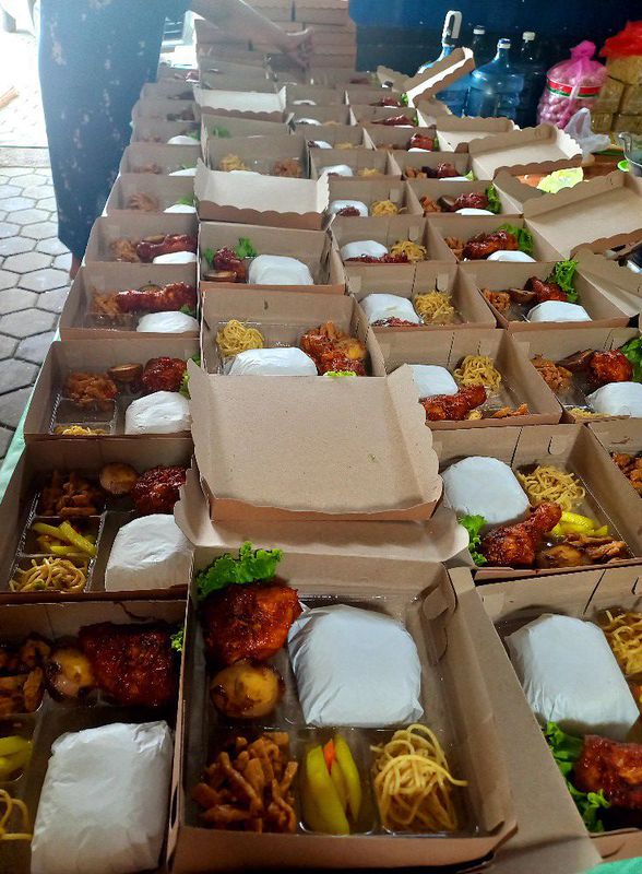 Nasi Ayam Pedas Kemasan Kotak